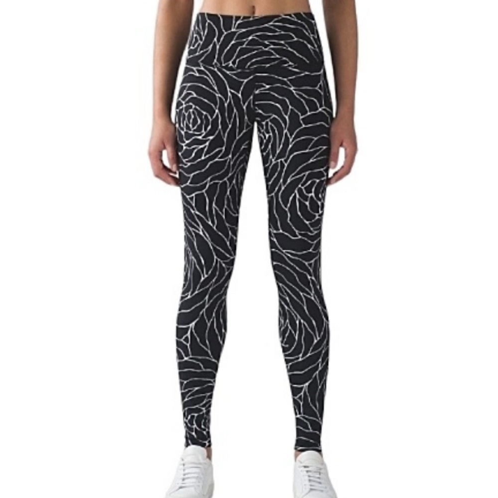 Lululemon Wunder Under Hi-Rise Tight in Radiate Rose Alpine White Black Size 8